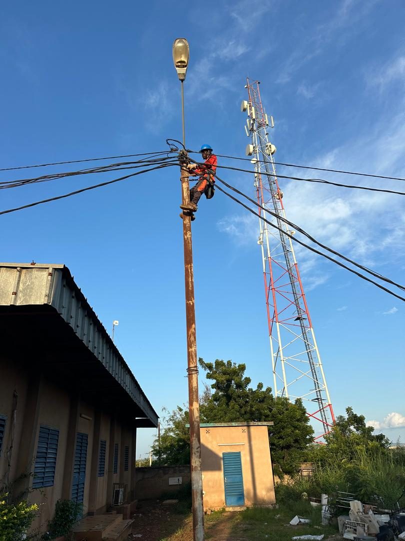 Intervention sur poteau électrique, CHU de Gaoua